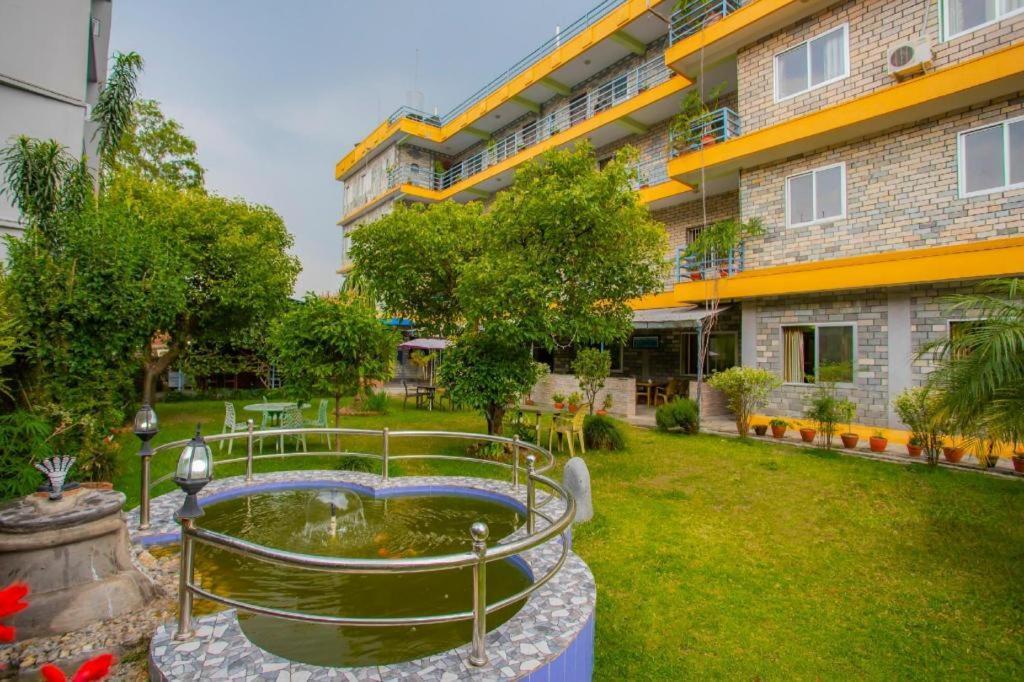 Spot On 445 New Hotel Natureland Pokhara Ngoại thất bức ảnh